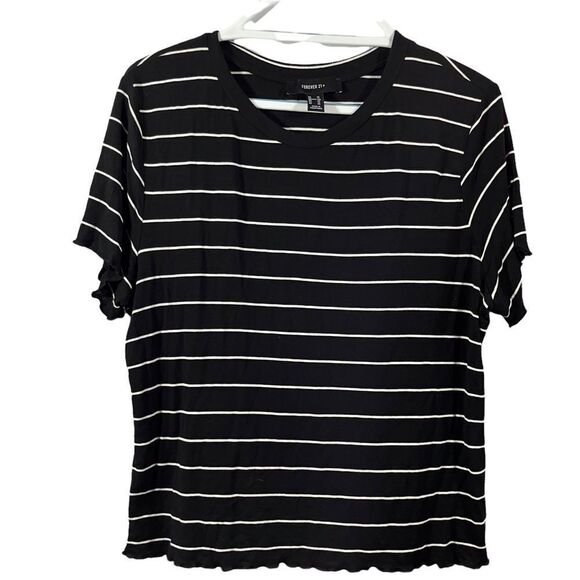Forever 21 Tops - Forever 21 T-Shirt